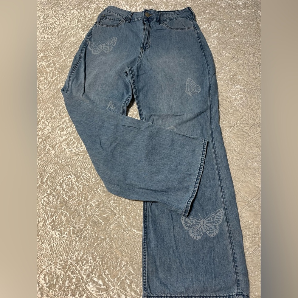 Hollister Women’s Ultra High Rise Baggy Blue Butterfly-Print Jeans. 6R
